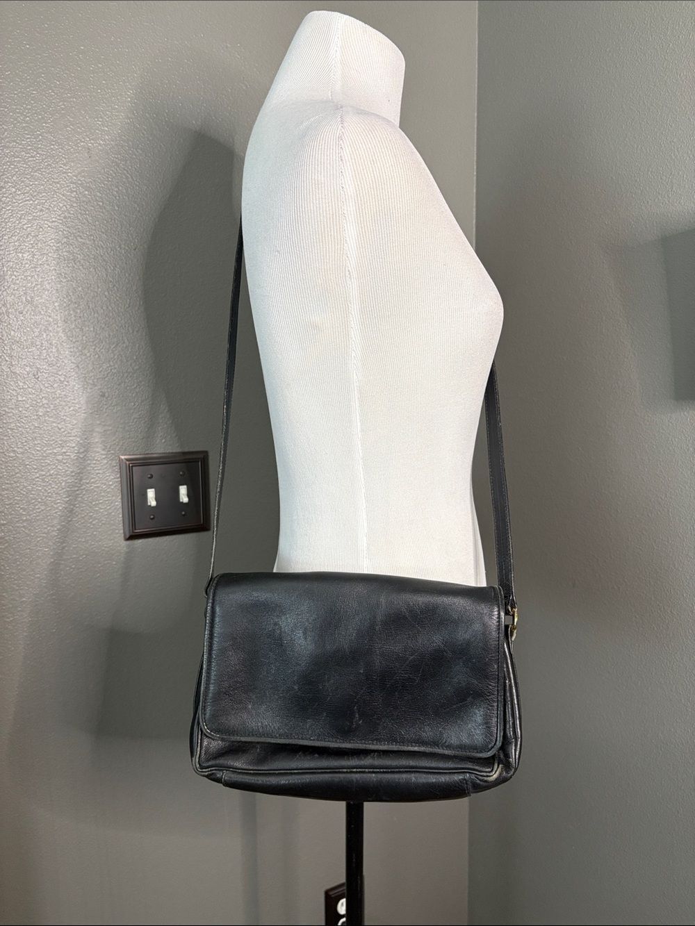 Canon Black Leather Crossbody Shoulder Bag